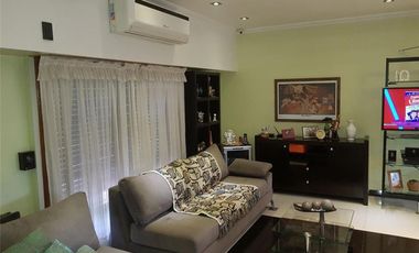 Venta de Casa y Departamento Apta Crédito en S. A. de Padua, calle Bme. Mitre