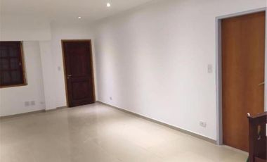 Venta de Casa y Departamento Apta Crédito en S. A. de Padua, calle Bme. Mitre