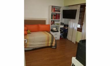 Venta de Casa y Departamento Apta Crédito en S. A. de Padua, calle Bme. Mitre