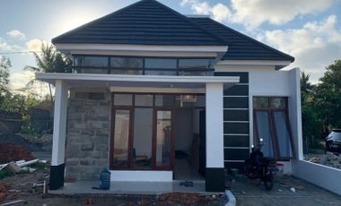 Rumah minimalis modern siap bangun dalam perumahan baru di Kulon Progo
