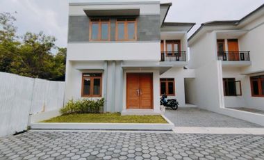 Rumah modern baru dalam cluster di tengah kota Jogja