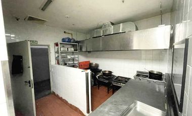 Se Alquila excelente local para Food Court. $2500