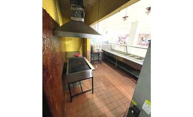 Se Alquila excelente local para Food Court. $2500