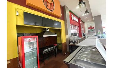 Se Alquila excelente local para Food Court. $2500