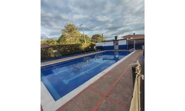 Se Vende Hermoso Apartamento Recién Remodelado C. Cerrado Con Piscina