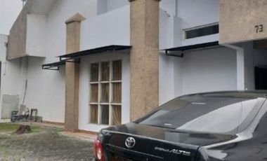 Rumah Jl.Manyar kertoadi surabaya Cocok untuk kantor atau usaha