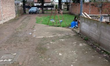 Casa 3 amb. s/lote de 10x41 mas Galpon 70 m2.