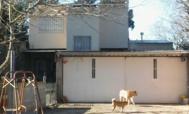 Casa 3 amb. s/lote de 10x41 mas Galpon 70 m2.