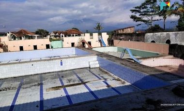 Rumah Kolam Renang di Pangatikan Garut