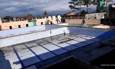 Rumah Kolam Renang di Pangatikan Garut