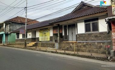 Rumah Kolam Renang di Pangatikan Garut