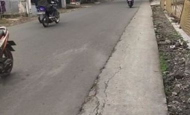 Rumah Kolam Renang di Pangatikan Garut