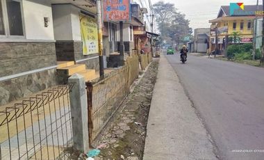 Rumah Kolam Renang di Pangatikan Garut
