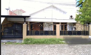 Rumah cantik asri di manyar kertoadi Surabaya