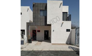 Casa a la venta con 3 recamaras, una de ellas en planta baja al oriente de Torreón, cerca de UAD y áreas comerciales