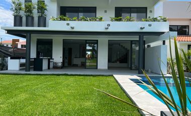 ESTRENE RESIDENCIA COLINDANTE AL CAMPO DE GOLF EN PARAÍSO COUNTRY CLUB