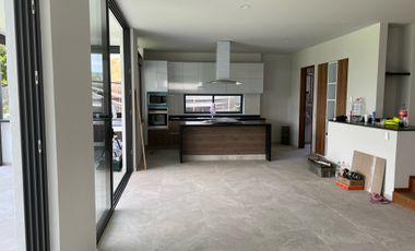 ESTRENE RESIDENCIA COLINDANTE AL CAMPO DE GOLF EN PARAÍSO COUNTRY CLUB