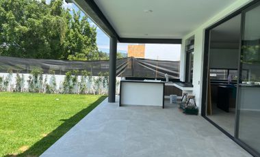 ESTRENE RESIDENCIA COLINDANTE AL CAMPO DE GOLF EN PARAÍSO COUNTRY CLUB