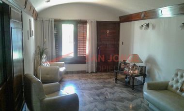 Importante Chalet en 2 plantas en Barrio Colinas de Peralta Ramos