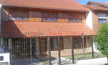 Importante Chalet en 2 plantas en Barrio Colinas de Peralta Ramos