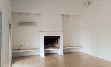 Casa  de 4 hab. en Barrio cerrado S.I. Labrador sobre 1000 mt Benavidez