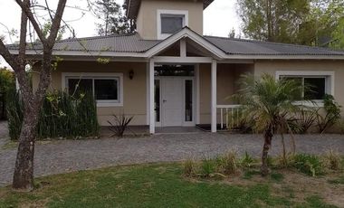 Casa  de 4 hab. en Barrio cerrado S.I. Labrador sobre 1000 mt Benavidez