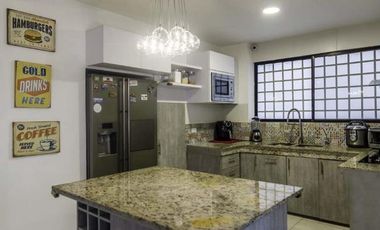 VENTA DE AMPLIA CASA EN SAMBORONDON