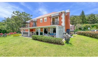 Venta de Casa en El Poblado Loma del Tesoro