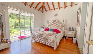 Venta de Casa en El Poblado Loma del Tesoro