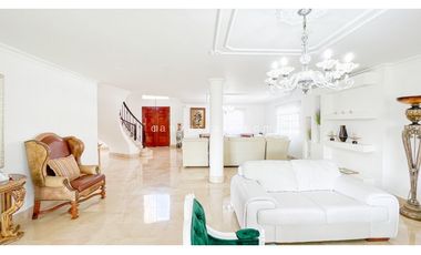 Venta de Casa en El Poblado Loma del Tesoro