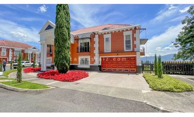 Venta de Casa en El Poblado Loma del Tesoro