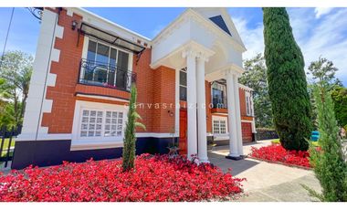 Venta de Casa en El Poblado Loma del Tesoro
