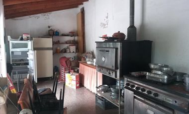 GRAN CASA TRES AMBIENTES CON QUINCHO