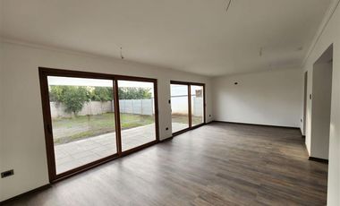 Casa en ARRIENDO Mirador de Nogales, Machalí
