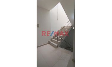 ✨ ¡Descubre tu nuevo hogar en la vibrante ciudad de Tarapoto! ✨

🌟 Presentamos un moderno departamento flat, ubicado en el corazón de la ciudad en J