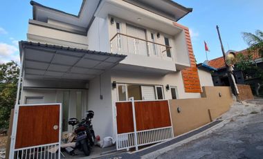 RUMAH SEMI VILLA SIAP HUNI DI BALI, 3 MENIT KE KAMPUS UDAYANA DI JIMBARAN