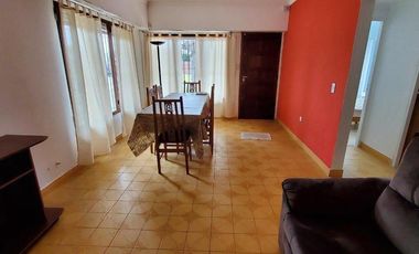 CASA AMERICANA DE 4 AMBIENTES SOBRE LOTE DE 220m2 EN FORTUNATO DE LA PLAZA