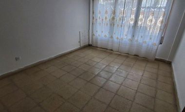 CASA AMERICANA DE 4 AMBIENTES SOBRE LOTE DE 220m2 EN FORTUNATO DE LA PLAZA