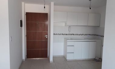 Departamento 2 ambientes en 2 piso con amplio balcón en buena zona residencial