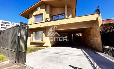 Casa en Arriendo en Gran propiedad ubicada a pasos del Colegio Alemán, muy cercana a Mall Portal Temuco, Clínica Alemana, Estadio Germán Becker, entre otros.