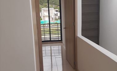 casa en venta en c.c reservas del resumen. Cod V2173