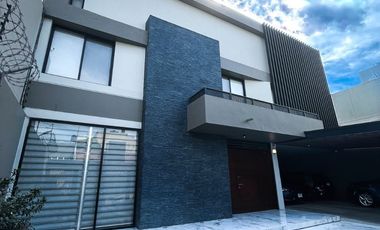 CASA EN VENTA UBICADA EN VALLARTA NORTE