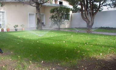 Casa 3 dormitorios, garaje quincho. Excelente ubicación