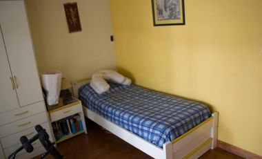 Casa 3 dormitorios, garaje quincho. Excelente ubicación