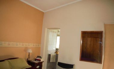 Casa 3 dormitorios, garaje quincho. Excelente ubicación