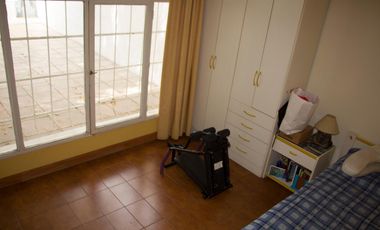Casa 3 dormitorios, garaje quincho. Excelente ubicación