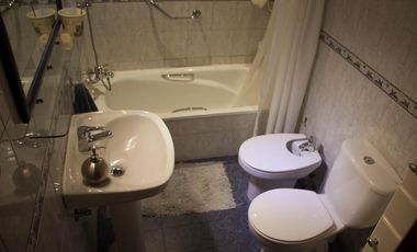 Casa 3 dormitorios, garaje quincho. Excelente ubicación