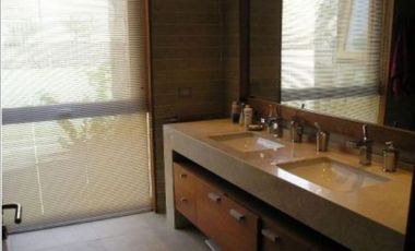 Casa en arriendo de 5 dorm. en Lo Barnechea