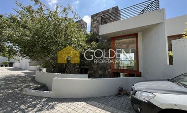 Casa en arriendo de 5 dorm. en Lo Barnechea