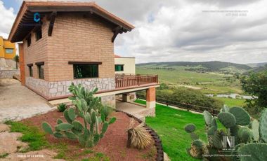 HERMOSA CABAÑA EN LA SIERRA EN VENTA